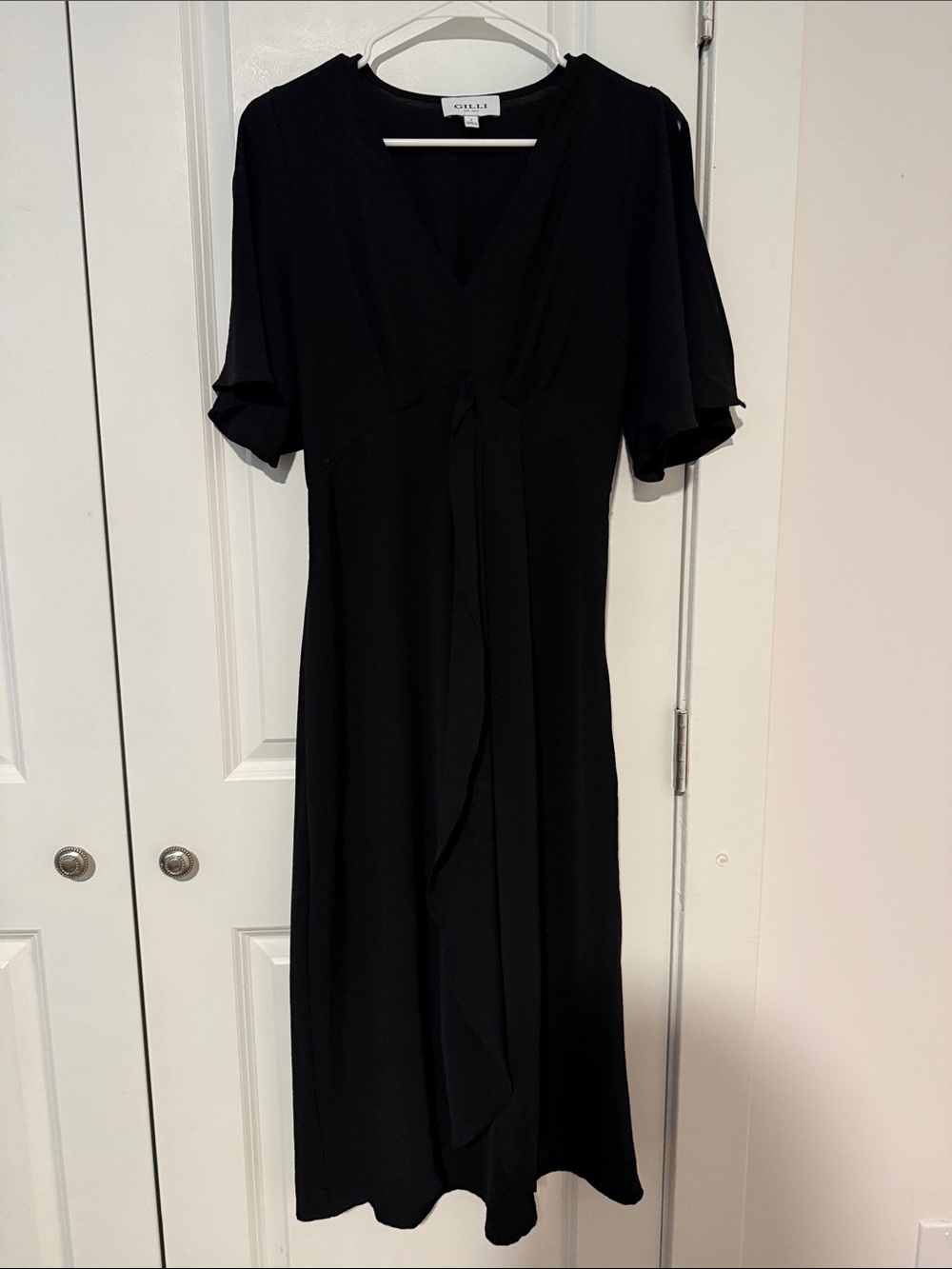 Gilli Black V-Neck Tie-Front Midi Dress